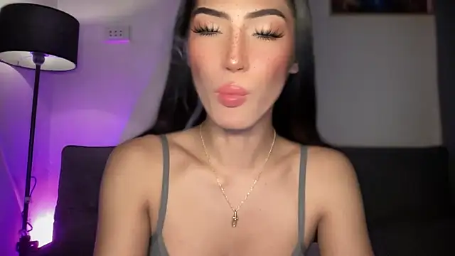 Bella Gordon online show from November 22, 2025, 11:48 pm