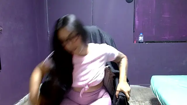 Snapshot of Desipleasure chatting on January 7, 2025, 8:21 pm Desipleasure online show from January 7, 2025, 8:21 pm