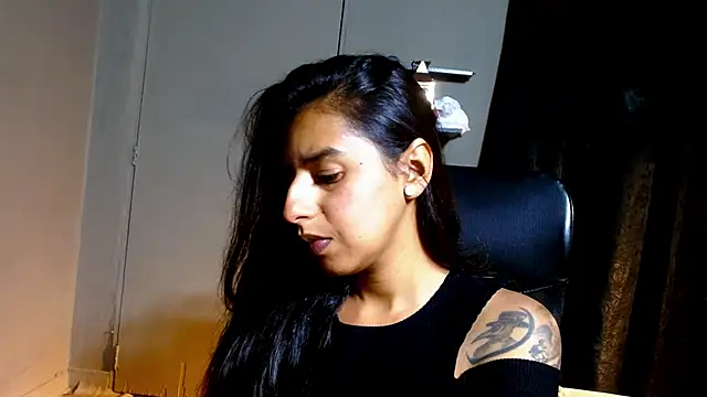 Snapshot of Desipleasure chatting on February 5, 2025, 8:14 pm Desipleasure online show from February 5, 2025, 8:14 pm