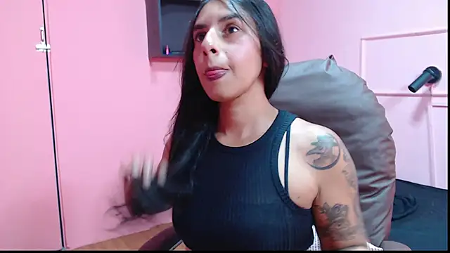 Snapshot of Desipleasure chatting on February 10, 2025, 8:21 pm Desipleasure online show from February 10, 2025, 8:21 pm