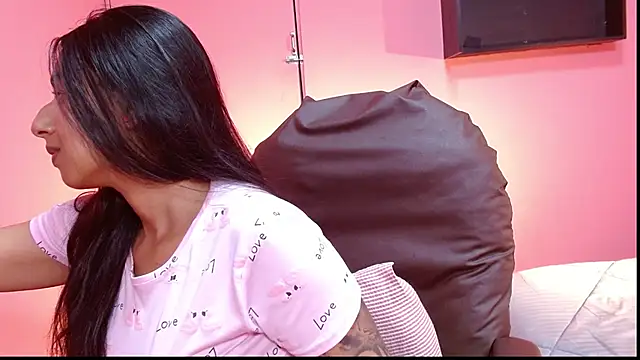 Snapshot of Desipleasure chatting on March 18, 2025, 8:15 pm Desipleasure online show from March 18, 2025, 8:15 pm