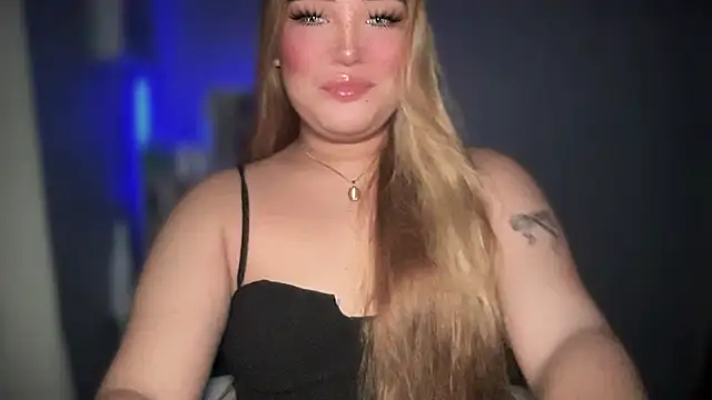 Snapshot of MissCataleyaxxx chatting on September 19, 2025, 12:23 am MissCataleyaxxx online show from September 19, 2025, 12:23 am