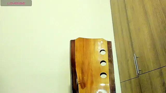 Bessie32 online show from April 10, 2026, 9:47 am