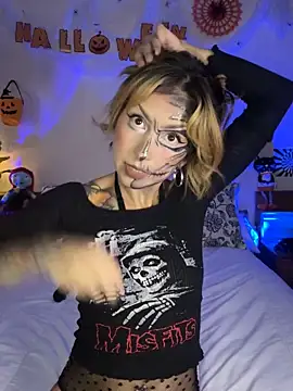 Cinamoonn online show from October 26, 2025, 7:09 pm