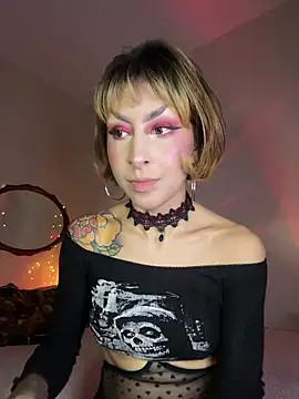 Cinamoonn online show from November 21, 2025, 7:23 pm