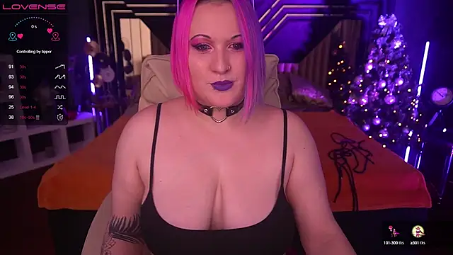 Snapshot of MiaVixenn chatting on December 17, 2024, 10:22 pm MiaVixenn online show from December 17, 2024, 10:22 pm