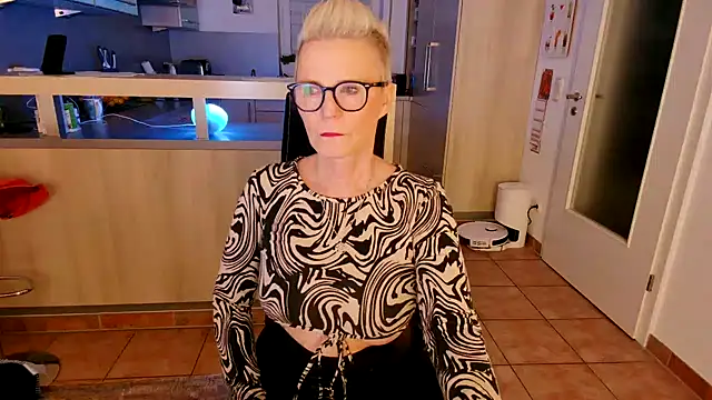 German Milf online show from December 18, 2024, 6:03 pm