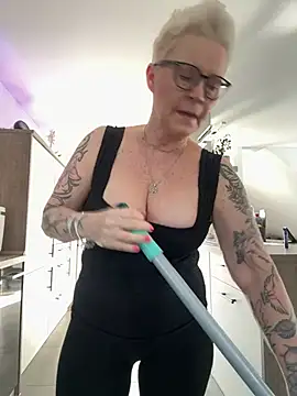 Snapshot of German_Milf chatting on March 7, 2026, 10:12 am German Milf online show from March 7, 2026, 10:12 am