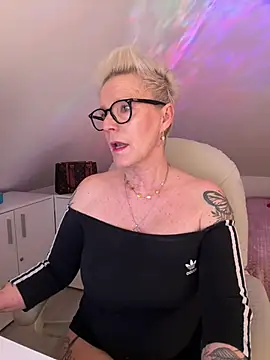Snapshot of German_Milf chatting on April 7, 2026, 12:49 pm German Milf online show from April 7, 2026, 12:49 pm