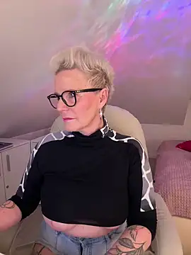 Snapshot of German_Milf chatting on April 14, 2026, 12:33 pm German Milf online show from April 14, 2026, 12:33 pm