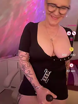 Snapshot of German_Milf chatting on May 21, 2026, 1:18 pm German Milf online show from May 21, 2026, 1:18 pm