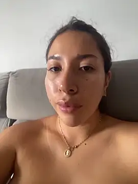 Snapshot of daniela_henao chatting on May 26, 2026, 9:44 pm daniela henao online show from May 26, 2026, 9:44 pm
