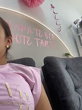 Snapshot of daniela_henao chatting on May 28, 2026, 4:37 pm daniela henao online show from May 28, 2026, 4:37 pm