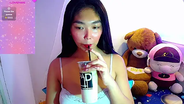 TR4NSCUTI3 online show from October 11, 2025, 5:11 pm