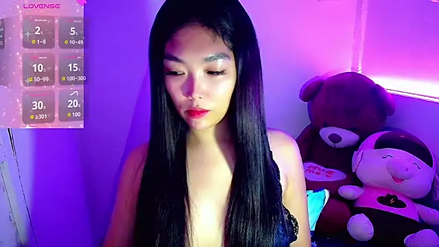 TR4NSCUTI3 online show from October 27, 2025, 8:02 pm