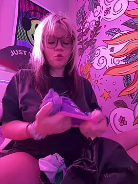 Cutiepiespanks online show from May 27, 2026, 9:01 pm