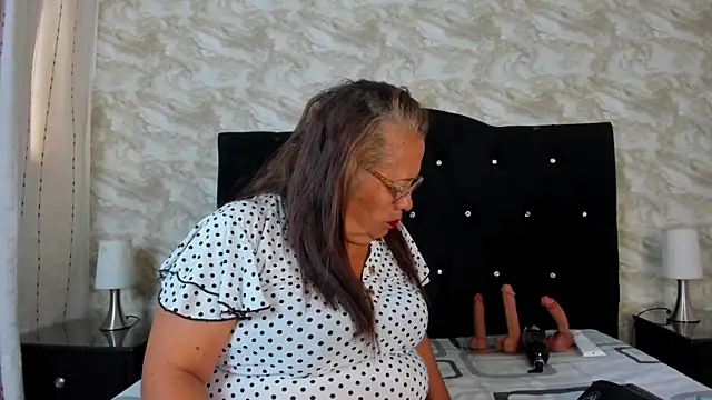 Keira Lennox online show from October 21, 2025, 11:33 am