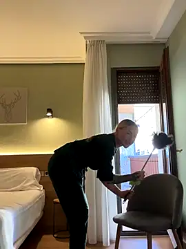 EmaSalis online show from October 26, 2025, 2:34 pm