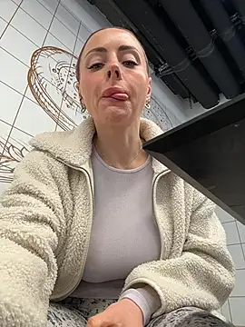 EmaSalis online show from March 4, 2026, 8:31 am