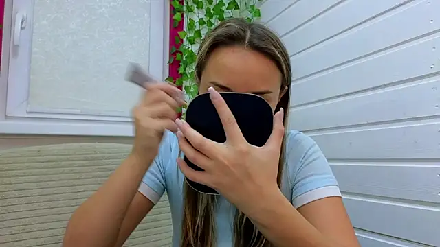 Misss Vikk online show from October 25, 2025, 6:43 am