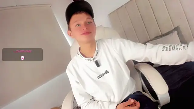 Snapshot of Tim_wolf chatting on February 4, 2026, 8:25 pm Tim wolf online show from February 4, 2026, 8:25 pm