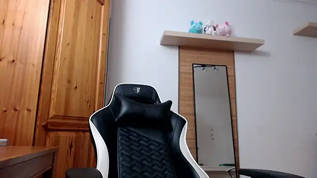 Lisakisss online show from October 8, 2025, 7:33 pm