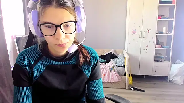 MollyLollipop online show from October 16, 2025, 4:46 am