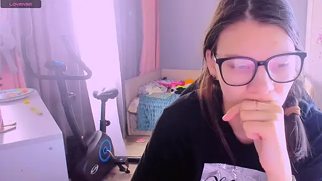 MollyLollipop online show from April 1, 2026, 5:08 am