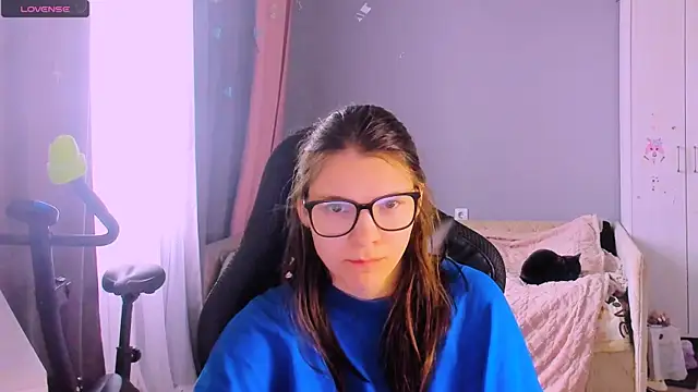 MollyLollipop online show from April 11, 2026, 5:12 am