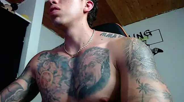 Snapshot of Adam_Hudsond chatting on December 5, 2024, 10:01 pm Adam Hudsond online show from December 5, 2024, 10:01 pm