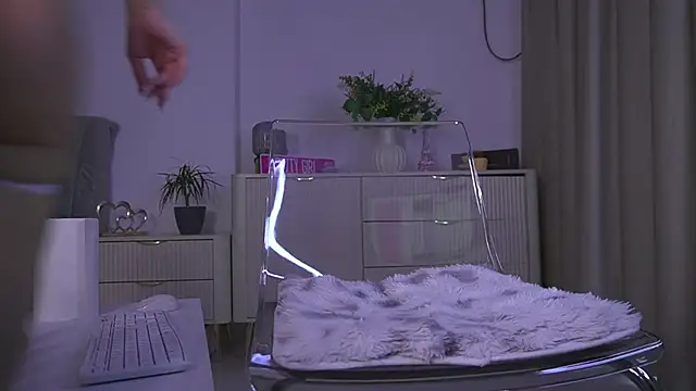 lildiaa online show from March 4, 2026, 9:59 am