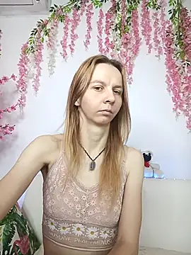 Snapshot of Bell_a_mi_ chatting on July 10, 2026, 11:24 am Bell a mi online show from July 10, 2026, 11:24 am