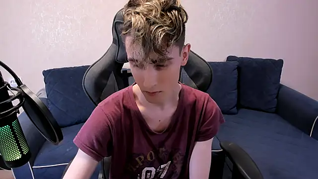 James Mills online show from November 7, 2025, 8:20 pm