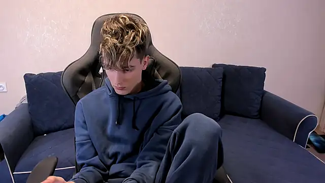 James Mills online show from November 11, 2025, 7:03 pm