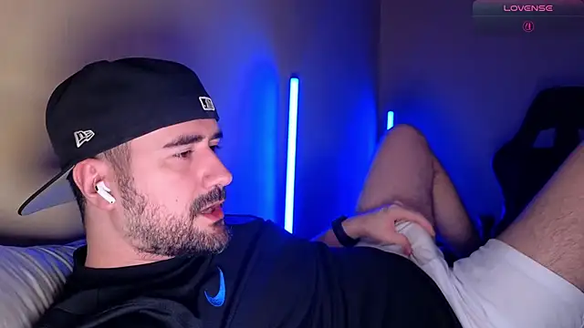 DominantTheo online show from March 22, 2026, 3:43 am