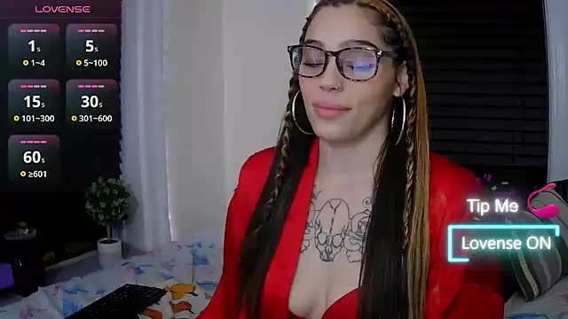 Snapshot of sapphirestorm8 chatting on November 9, 2025, 1:26 am sapphirestorm8 online show from November 9, 2025, 1:26 am