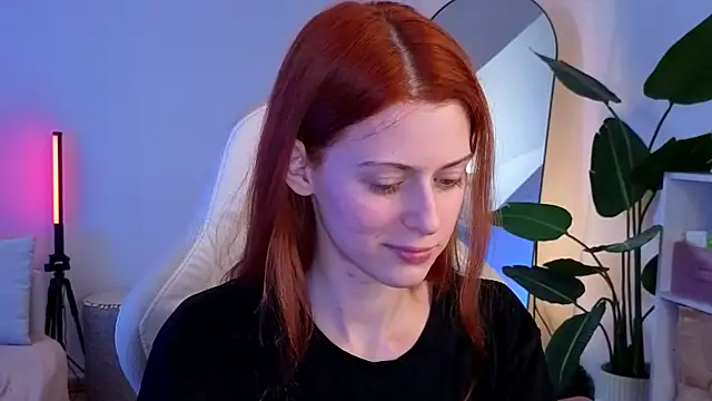 doll lesli online show from November 10, 2025, 8:35 am