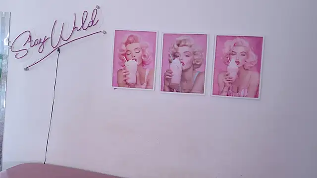 Adele LatinLady online show from April 12, 2026, 8:25 pm