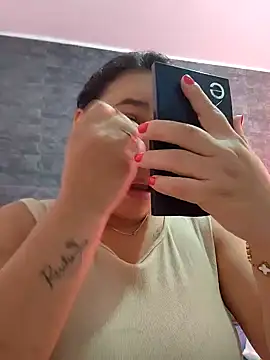 LizzRouse online show from November 11, 2025, 5:02 pm