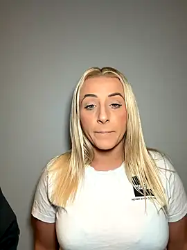 Strongqueen online show from October 12, 2025, 3:55 pm