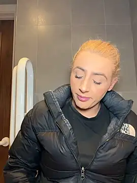 Strongqueen online show from October 18, 2025, 8:42 pm