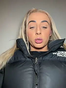 Strongqueen online show from December 20, 2025, 9:11 pm