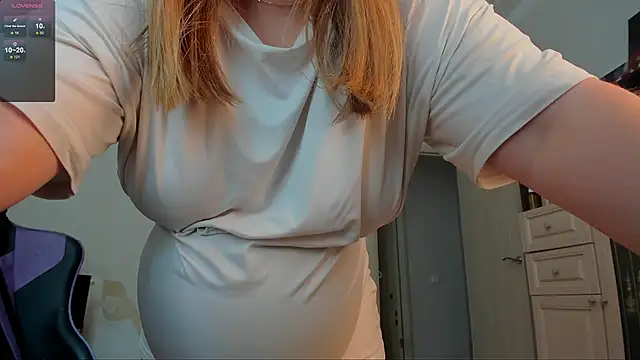 Snapshot of stella_vestal chatting on June 16, 2026, 5:43 am stella vestal online show from June 16, 2026, 5:43 am