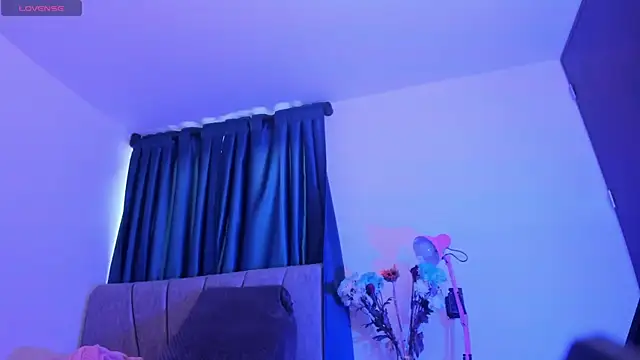 perla7777 online show from October 3, 2025, 7:33 pm