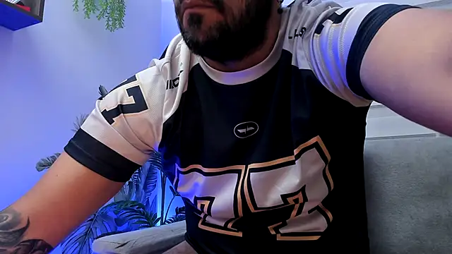 jonathan rivers online show from December 2, 2025, 9:43 pm