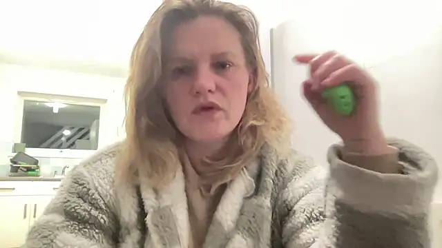 Snapshot of samanthaalice chatting on March 14, 2025, 6:39 pm samanthaalice online show from March 14, 2025, 6:39 pm