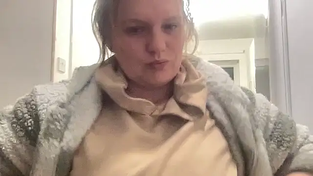 Snapshot of samanthaalice chatting on March 19, 2025, 6:55 pm samanthaalice online show from March 19, 2025, 6:55 pm