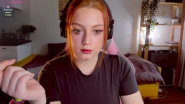 Snapshot of Sofy_Benson chatting on September 17, 2025, 8:27 am Sofy Benson online show from September 17, 2025, 8:27 am