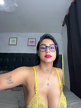 lovely violet13 online show from April 9, 2026, 9:42 pm