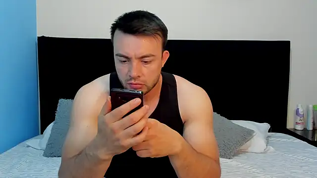 lissandthor13 online show from April 15, 2026, 9:27 am